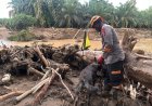 Tim K9 Ditpolsatwa Baharkam Polri Bantu Pencarian Korban Bencana di Bantaran Sungai Huta Raja