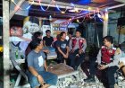 Anggota Polsek Batujaya melaksanakan Giat Ngawangkong pada malam hari