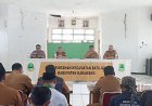 Kanit Sabhara Polsek Batujaya mewakili Kapolsek Batujaya Mengikuti Rapat Minggon tingkat Kecamatan Batujaya di Aula Kecamatan Batujaya