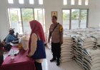 Polsek Rengasdengklok Berikan Pelayanan dan Monitoring Penyaluran Bantuan Pangan Pemerintah
