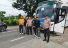Polsek Rengasdengklok Pastikan Keamanan dalam Keberangkatan Suporter Viking Menuju Stadion GBLA