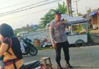 Guna Antisipasi Kemacetan, Personil Polsek Rengasdengklok Laksanakan Pelayanan Gatur Lalin Pagi