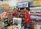 Personil Polsek Tempuran Cek CCTV minimarket Guna antisifasi gukamtibmas di wilayah hukumnya.