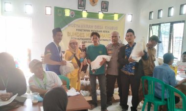 Bhabinkamtibmas Polsek Rengasdengklok Lakukan Monitoring dan Pengamanan Distribusi Bantuan Beras untuk 499 KPM