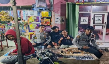 Patroli Dialogis Polsek Rengasdengklok Sambangi Anak Muda Yang Sedang Nongkrong