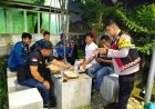 Kanit Binmas Polsek Batujaya melaksanakan Giat Ngawangkong pada malam hari bersama Masyarakat Desa Batujaya