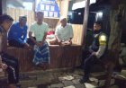 Bhabinkamtibmas Patroli Dialogis Sambangi Warga Sedang Jaga Ronda Malam