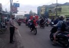 Cegah Kemacetan Pagi, Unit Lantas Polsek Klari Gatur Lalin di Jalan Raya Kosambi Depan Pasar Kosambi 