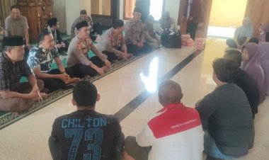 Dengar Keluhan Masyarakat, Kapolsek Klari beserta Jajaran Menggelar Jumat Curhat