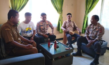 Kapolsek Batujaya melaksanakan Kegiatan Jumat Curhat bersama Tokoh Masyarakat serta Masyarakat Desa Kutaampel