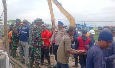 Pengamanan Berlanjut, Polres Karawang Kawal Progres Perbaikan Tanggul Longsor di Telukjambe Barat