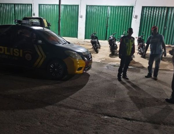 Personel Polsek Klari Melaksanakan Kegiatan Patroli Malam Dalam Rangka Menjaga Situasi Kamtibmas