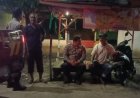 Polisi Jatisari Patroli Dialogis Sambangi Warga Balonggandu Sedang Ronda Malam