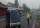 Pelayanan Pagi Polsek Cikampek Cegah Kemacetan  Didepan Sekolah 