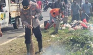 Tumpukan Sampah di Jalan Dusun Cikalong, Połsek Jatisari bersama Muspika Lakukan Korve