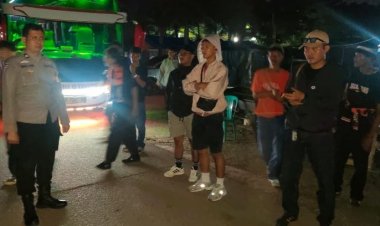 Personel Polsek Klari Patroli Malam, Sambangi Suporter The Jak Mania