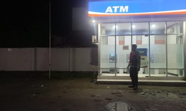 Anggota Polsek Batujaya Ciptakan Keamanan di Bank BRI Unit Batujaya