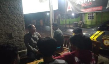Ngariung Jaga Lembur Personil Polsek Purwasari Polres Karawang Sambangi Poskamling