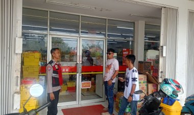 Anggota Polsek Batujaya Tingkatkan Patroli Prekat guna Ciptakan Keamanan di Minimarket