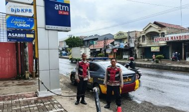 Samapta Polsek Klari Lakukan Patroli Guna Memastikan Bank BJB Aman dan Kondusif
