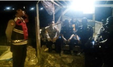 Sambangi Petugas Ronda, Patroli Prekat Polsek Rengasdengklok Lakukan Ngawangkong